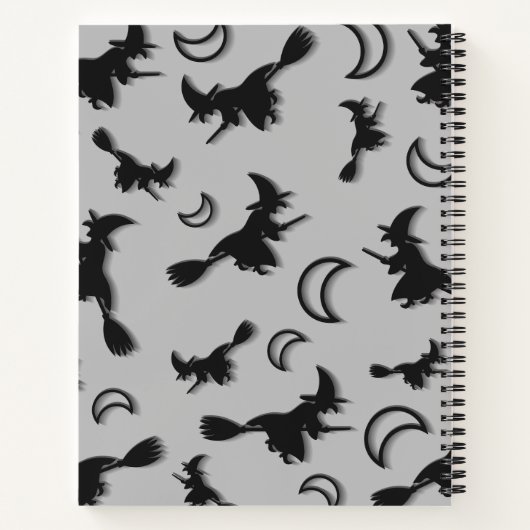 Vliegende heks tussen halve maan bij Halloween nac Notitieboek (Achterkant)