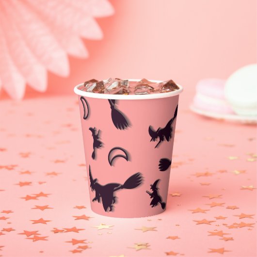 Vliegende heks tussen halve maan bij Halloween nac Papieren Bekers (Insitu)