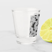 Vliegende heks tussen halve maan bij Halloween nac Shot Glas (Links)