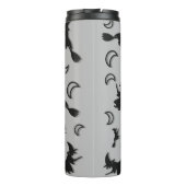 Vliegende heks tussen halve maan bij Halloween nac Thermosbeker (Achterkant)