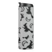 Vliegende heks tussen halve maan bij Halloween nac Thermosbeker (Geroteerd rechts)