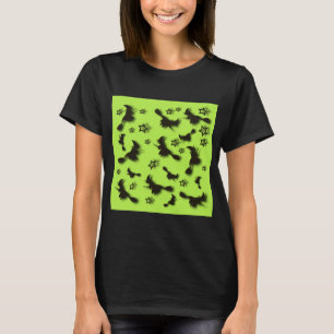 Vliegende heks tussen sterren op de nacht van Hall T-shirt