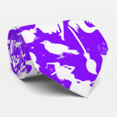 Vliegende heksen patroon.Wit B Paarse BG Stropdas (Opgerold)