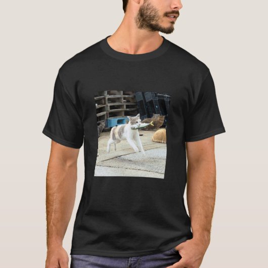 vliegende kat met vis_001 t-shirt (Voorkant)