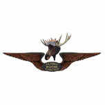 Vliegende Moose Struik Pilot Wings Fotobeeldje Magneet<br><div class="desc">Pilootvleugels, gedragen door de mensen van de mythische Flying Moose Aviation in Talkeetna, Alaska. Plaatst het hoofd van een molen met een lederen vliegtuighelm en een bril boven de vleugels met tekst als tekst:"FLYING MOOSE AVIATION." Vlightsee, aanlandingen van gletsjers, vracht, jacht en visserijcharters. We vliegen, vertellen ons waar je heen...</div>