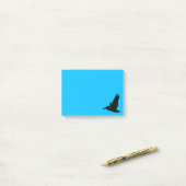 Vliegende Pelikaan Silhouet Sky Blue Post-it® Notes (Op bureau)