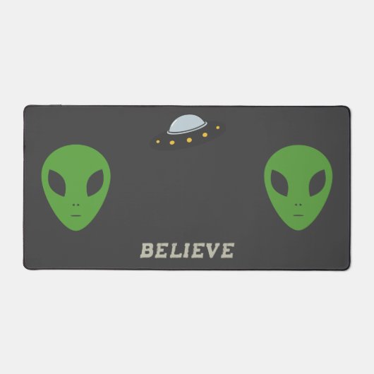 Vliegende schotel & Groene Alien Desk Mat (Voorkant)