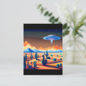 Vliegende schotel over woestijnlandschap briefkaart (Staand voorkant)