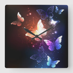 Vliegende vlinders vierkante klok