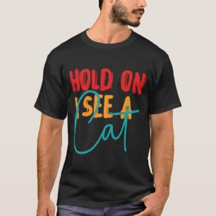 Vliegende vrienden houden me vast aan een kat met t-shirt