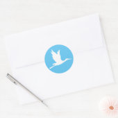 Vliegende witte ooievaar ronde sticker (Envelop)