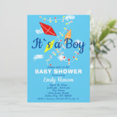Vliegers in de lucht Het is een Boy Baby shower Ui Kaart (Staand voorkant)