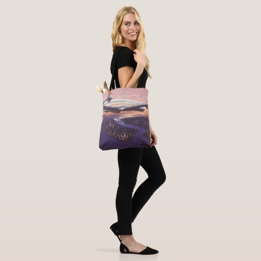  vliegtuig boven de Hudson, New York City Tote Bag (Op model)