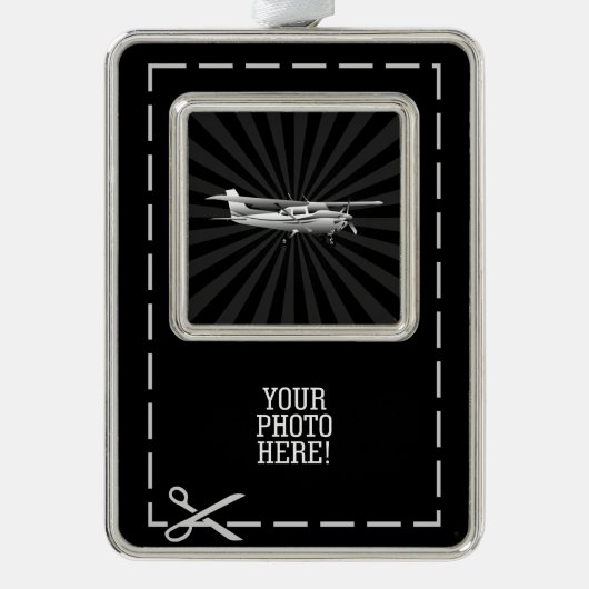 Vliegtuig Cessna Silhouette Flying Black Sunburst Verzilverd Omlijst Ornament (Voorkant)
