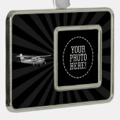 Vliegtuig Cessna Silhouette Flying Black Sunburst Verzilverd Omlijst Ornament (Rechts)