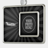 Vliegtuig Cessna Silhouette Flying Black Sunburst Verzilverd Omlijst Ornament (Links)