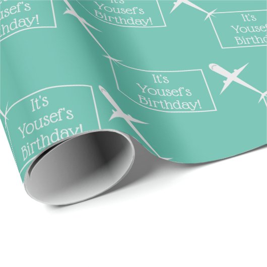 Vliegtuig dat aangepaste verjaardagsvlag op Mint v Cadeaupapier (Rol Hoek)