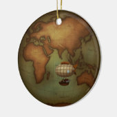 Vliegtuig dat over het oostelijk halfrond vliegt,  keramisch ornament (Links)