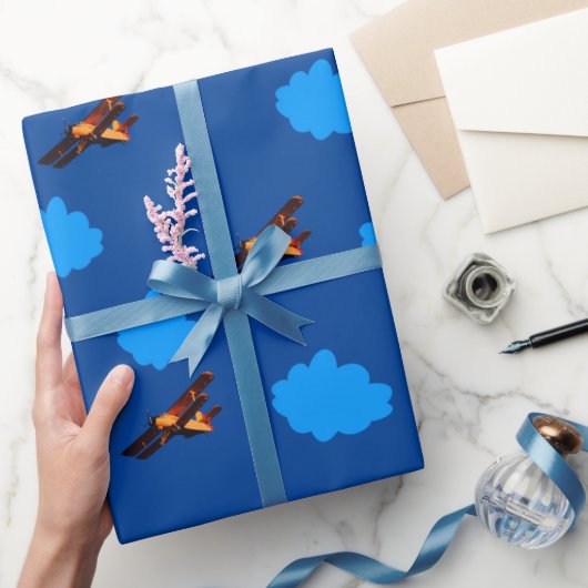 Vliegtuig en blauwe wolken: vliegtuig /Luchtvaart Cadeaupapier (Geschenken)