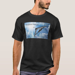 Vliegtuig Hangar hing omhoog op de luchthaven Go h T-shirt