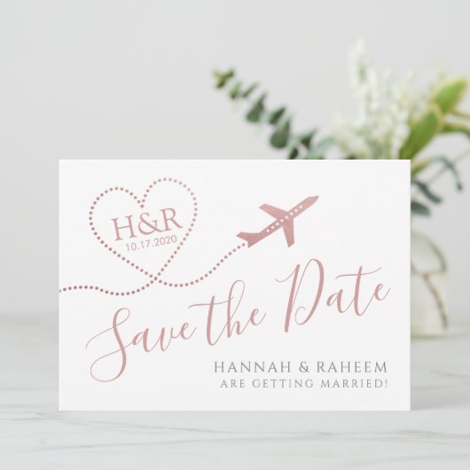 Vliegtuig hartroze luchtbestemming bruiloft save the date (Staand voorkant)