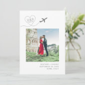 Vliegtuig Heart Monogram Bestemming Weduwfoto Save The Date (Staand voorkant)