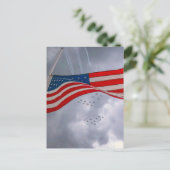 Vliegtuig in de lucht en Amerikaanse vlag, leuk, p Feestdagenkaart (Staand voorkant)