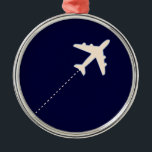 Vliegtuig met stippellijn metalen ornament<br><div class="desc">Grafisch afbeelding van een wit vliegtuig met een rechte stippellijn ( vliegbaan ). U kunt het gereedschap 'Aanpassen' gebruiken als u de blauwe achtergrondkleur wilt wijzigen. Een eenvoudig reisgerelateerd ontwerp. Een goede suggestie voor mensen die voor luchtvaartmaatschappijen werken en die met het vliegtuig reizen</div>