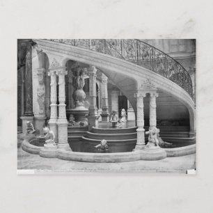 Vliegtuig onder de trap van het Hotel de Briefkaart