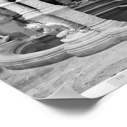 Vliegtuig onder de trap van het Hotel de Poster (Hoek)