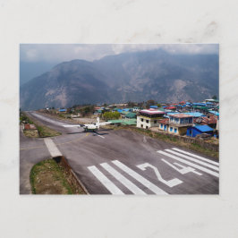 Vliegtuig op de luchthaven van Lukla Mountain Briefkaart