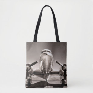 vliegtuig op een baan tote bag