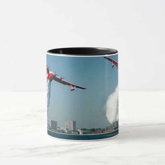 Vliegtuig van de brandweerman mok (Midden)