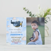 Vliegtuig Verjaardag Uitnodigingen met foto (Staand voorkant)