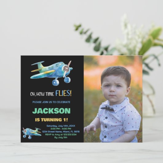 Vliegtuig Verjaardag Uitnodigingen Zwart Blauw W F (Staand voorkant)