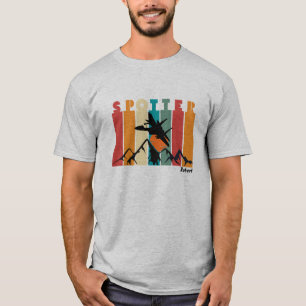 Vliegtuig vliegend over berg, Aangepast Retro, Vin T-shirt