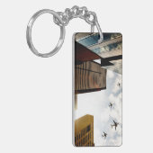 Vliegtuigen boven gebouwen sleutelhanger (Voorkant Links)