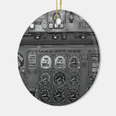 Vliegtuigen met piloot die vliegen met cockpitpilo keramisch ornament (Links)