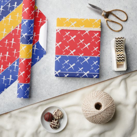 Vliegtuigen vliegen in formatie rood, blauw en gee cadeaupapier (Crafts)