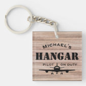 Vliegtuighangar & Pilot On Duty Gepersonaliseerde Sleutelhanger (Voorkant)