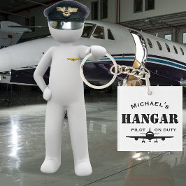 Vliegtuighangar & Pilot On Duty Gepersonaliseerde  Sleutelhanger