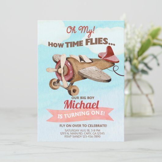 Vliegtuigjongen eerste verjaardag uitnodiging. kaart (Staand voorkant)
