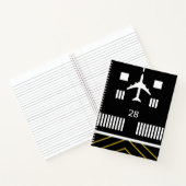 Vliegtuigopstijgen op de startbaan van de luchthav notitieboek (Binnen)