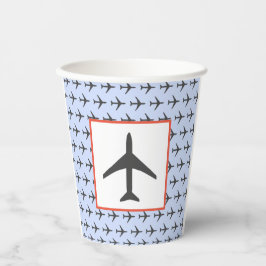 Vliegtuigpiloot voor het vliegtuig papieren bekers