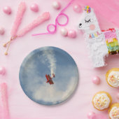 Vliegtuigvliegtuig tegen de presentatiestunt papieren bordje (Feest)