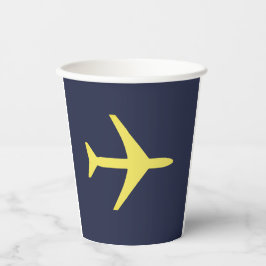 Vliegtuigvlucht met minimalistisch vliegtuig papieren bekers