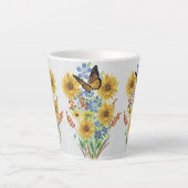 Vlinder en Gele Bloemen Latte Mok (Voorkant)