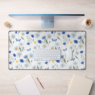 Vlinder in blauwe aquarel wilde bloemenweide bureaumat
