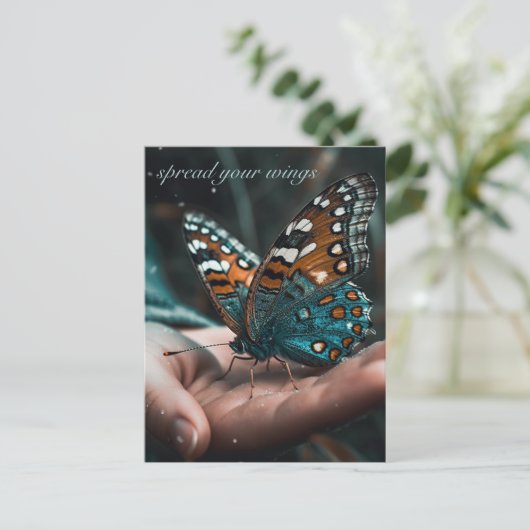 Vlinder in je hand aanpasbaar briefkaart (Staand voorkant)