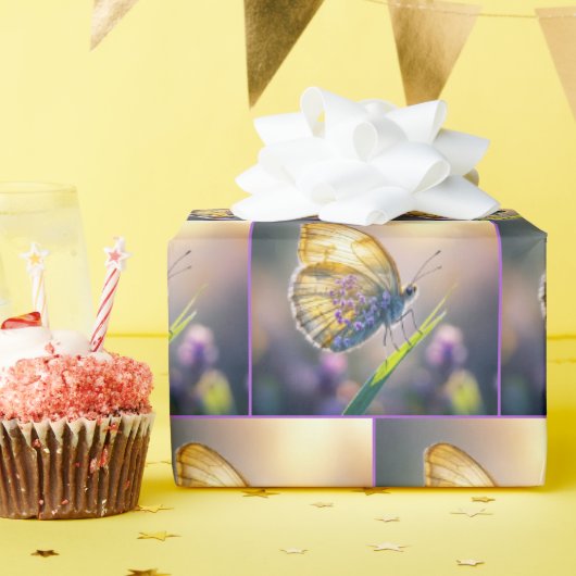 Vlinder met paarse bloemen cadeaupapier (Verjaardagsfeest)